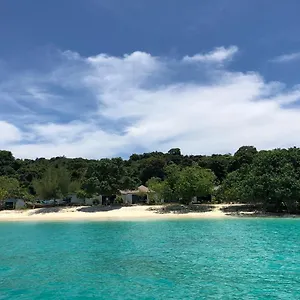 אתר נופש Paradise, קו פי פי